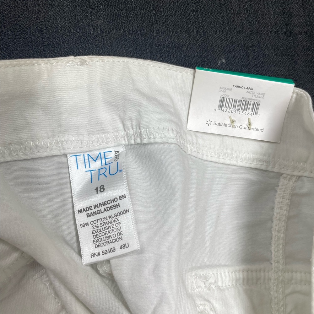 Time and Tru White Cargo Capri Pants - Picture 2 of 14